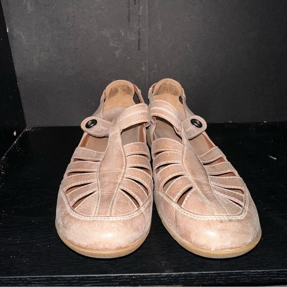 BLONDE Leather close-toed fisherman style shoe 9W - Picture 2 of 6